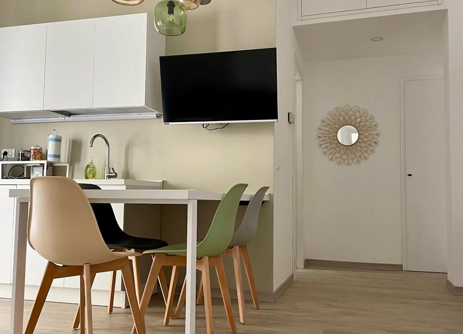 Cozy Home Close To The City Center contacts